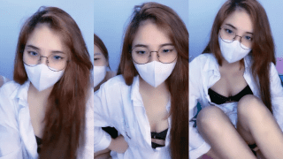 Hai em teen mới lớn livestream show hàng cực phê Part 3